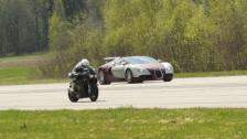 Exterior start: Bugatti Veyron 16:4 vs BMW S1000RR