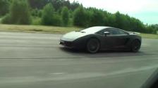 Dubbelturbo på denna Lamborghini Gallardo överaskade verkligen den trimmade Nissan GTR föraren...